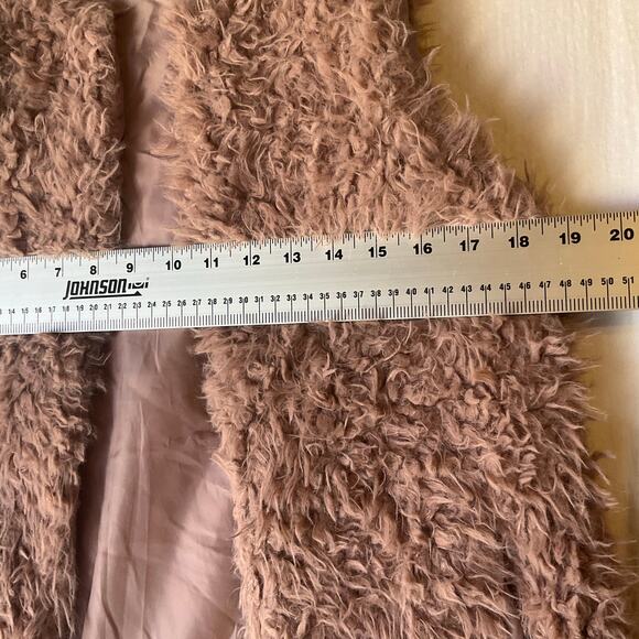 Charlotte Russe Women Vest size XS Taupe Pink Open Front Faux Fur - Picture 3 of 9